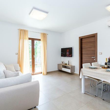 Apartments Gioia Пореч Экстерьер фото