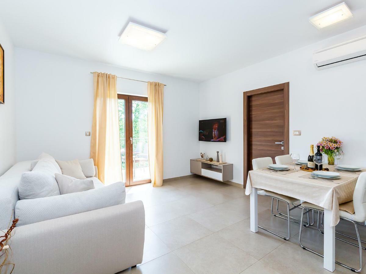 Apartments Gioia Пореч Экстерьер фото